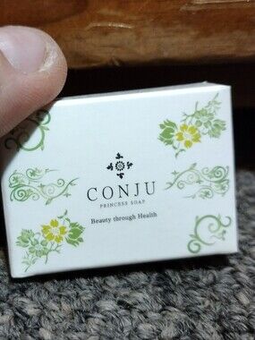 CONJU Princess Soap Travel Size- White & Green Floral Bar